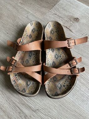 Birkenstock sandals women’s 9 Franca Geo pecan colored